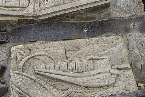 Image of the Barge on the entrance sculpture